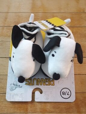 Peanuts Snoopy Plush White Black Sock Slippers Toddler Size 7-8